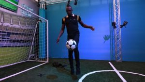 Usain Bolt debuta como futbolista