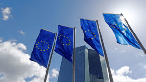 Banco Central Europeo anuncia que dejará de comprar bonos y el euro sufre las consecuencias