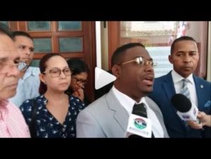 Video: familiares de mujer ultimada en joyería de Zona Colonial se reúnen con fiscal DN