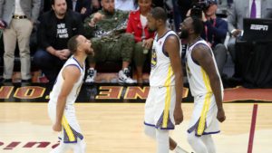 Warriors a ley de una victoria para convertirse en campeones de la NBA 