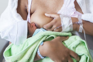 Tres de cada cinco bebés no toman leche materna en la primera hora de vida