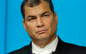 Rafael Correa se presenta en consulado ecuatoriano para responder a acusaciones de secuestro