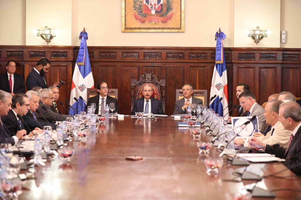 Presidente Medina encabeza reunión Consejo Nacional de Competitividad