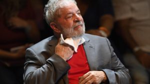 Fiscalía brasileña pide investigar juez que ordenó liberar a Lula
