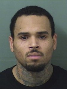 RD01. HILLSBOROUGH (EE.UU.), 06/07/2018.- Fotografía sin fechar y cedida por la oficina del Sheriff del Condado de Hillsborough muestra al rapero Chris Brown. Chris Brown, de 29 años, fue detenido por 