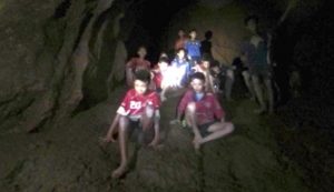Rescatan últimos cuatro niños y su entrenador atrapados en cueva de Tailandia