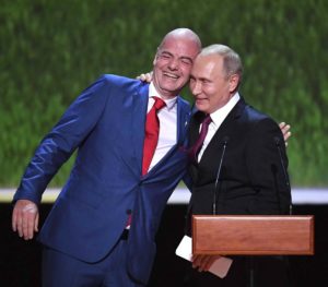 Presidente de la FIFA aprovecha Mundial para codearse con Putin