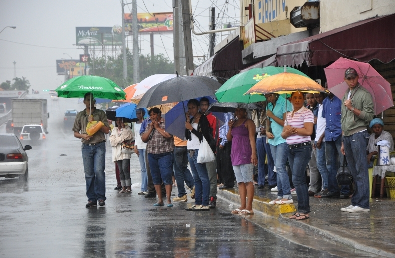 Onamet: se esperan lluvias para este domingo; huracán Beryl se debilita