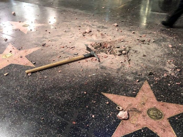 Destruyen estrella de Trump en Paseo de la Fama de Hollywood