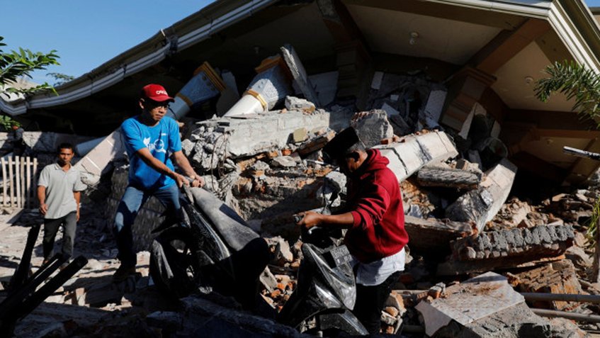 Indonesia: Aumenta a 100 la cifra de muertos por terremoto