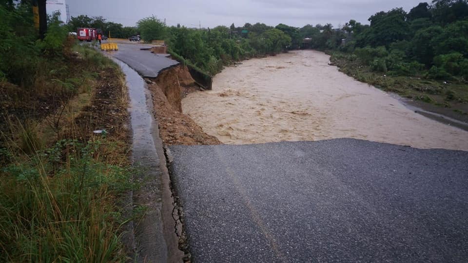 Piden reparar tramo de carretera 6 de Noviembre afectado por crecidas de río