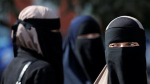 Multan a la primera mujer en Dinamarca por llevar velo islámico