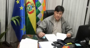 Bolivia: Diputado ebrio se desnudó en un aeropuerto
