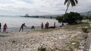 MOPC realiza limpieza de playas en Barahona
