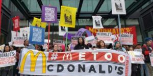 Empleados de McDonalds en EE.UU. en huelga contra acoso sexual