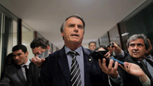Aumenta tensión en Brasil tras ataque al candidato presidencial Jair Bolsonaro