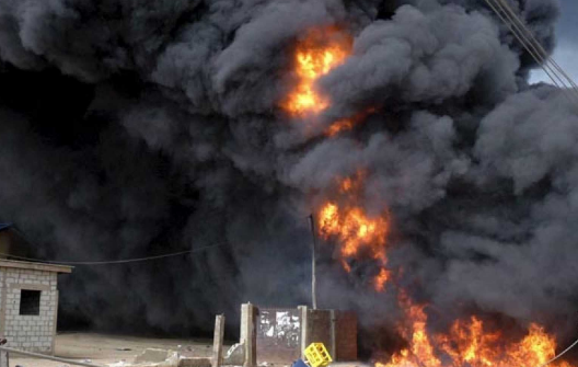 Al menos16 muertos tras explosión de un oleoducto en Nigeria
