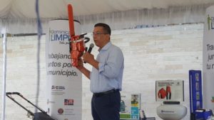 Dominicana Limpia entrega equipos a 100 alcaldías