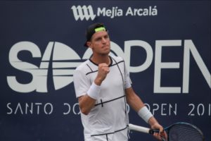 Bebo Hernández logra pase a cuartos de final del Santo Domingo Open