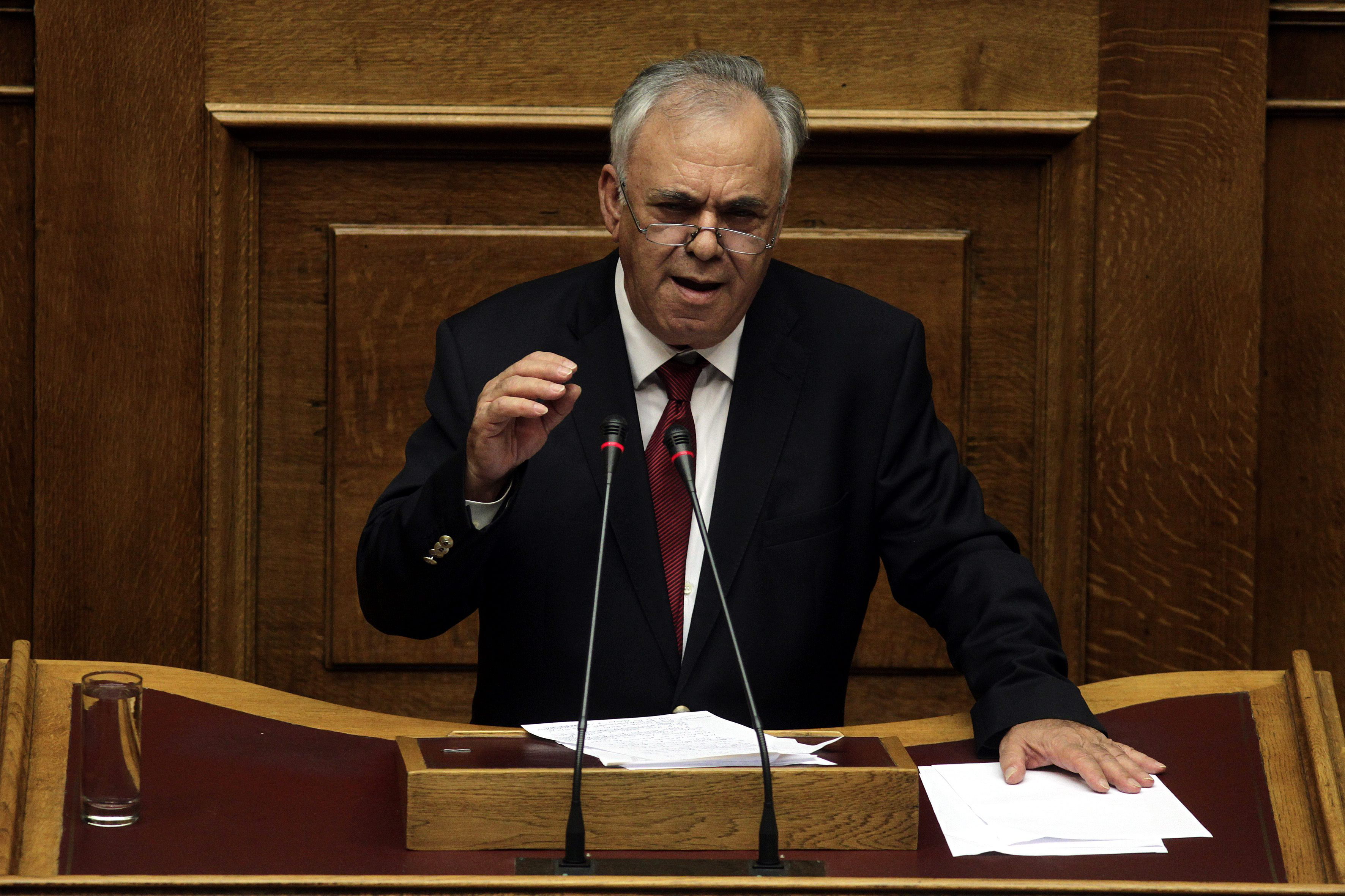 Evacúan ministerio de Asuntos Exteriores griego por paquete sospechoso