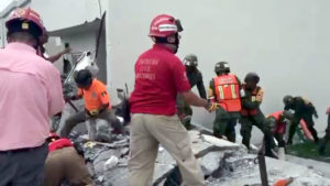 Derrumbe en México deja tres muertos y al menos ocho personas atrapadas