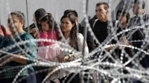 Un juez bloquea medida de Trump para limitar las solicitudes de asilo