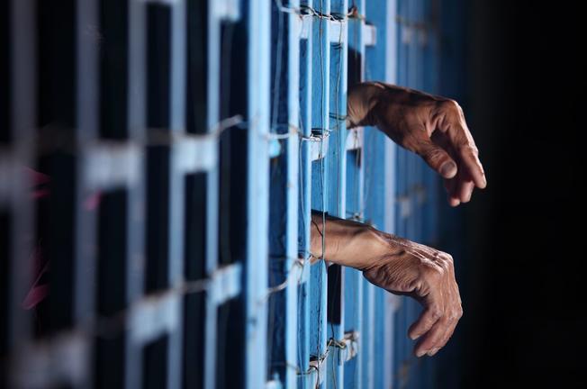 Se entrega recluso que se fugo de cárcel de la policía de Azua