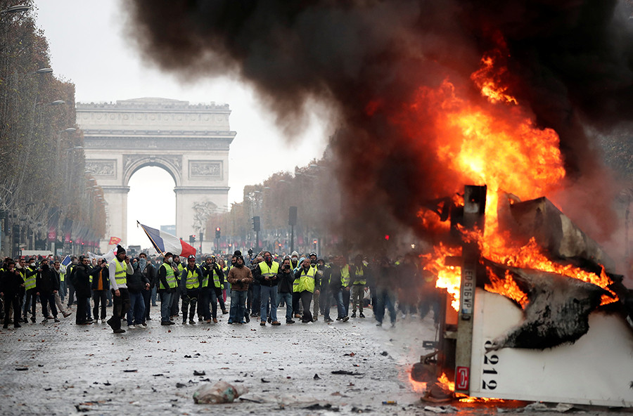 Protestan este sábado en París por el alza de los combustibles