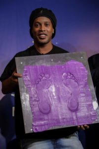 Exfutbolista Ronaldinho recibe homenaje en Río de Janeiro