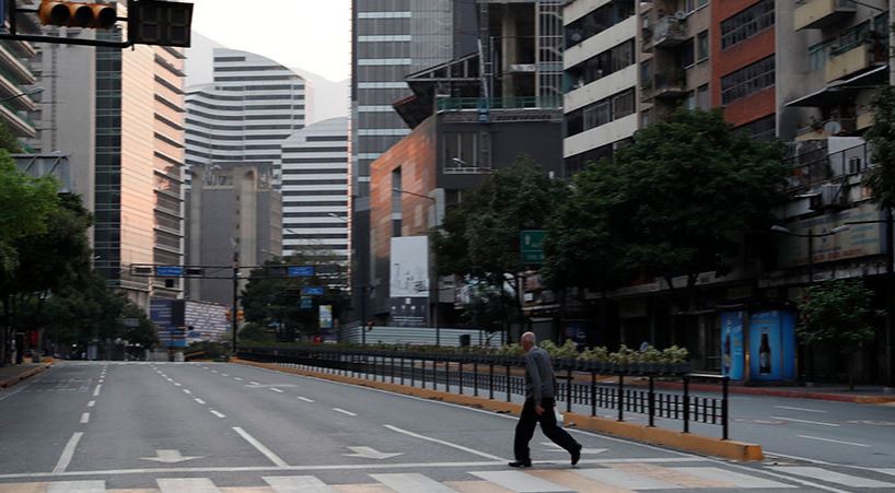 Gobierno de Venezuela suspende jornada laboral y clases por apagón