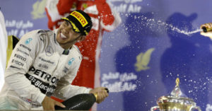 Lewis Hamilton gana Gran Premio de Bahréin tras fallas de Ferrari