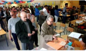 Cierran los colegios electorales en España; comienza el recuento de los votos
