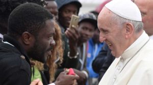 Papa Francisco dona medio millón de dólares para ayudar a los inmigrantes bloqueados en México