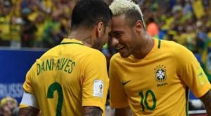 Dani Alves  es el nuevo capitán de la selección de Brasil en sustitución de Neymar 
