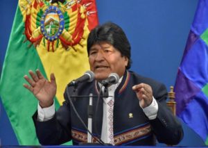 Presidente Evo Morales critica a la oposición por acudir a Colombia para frenar su candidatura