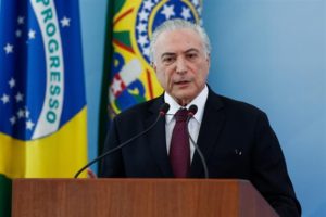 Expresidente de Brasil Michel Temer se entrega a la policía tras una nueva orden de arresto en su contra