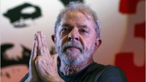 La defensa de Lula pide que pase a régimen abierto tras reducción de pena