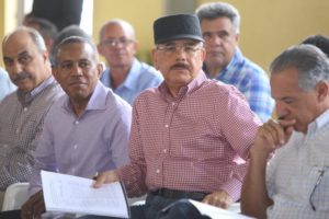 Danilo Medina ofrece apoyo a productores de aguacate de Bohechío