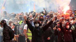 Los chalecos amarillos  protestan en varias ciudades de Francia por 30.ª semana consecutiva