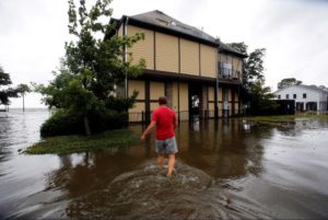 Tormenta Barry se degrada a depresión tropical, pero sigue el riesgo de inundaciones en EEUU