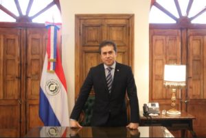 Canciller  de Paraguay y dos funcionarios más renuncian por un acuerdo con Brasil