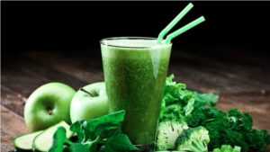 Descubre los jugos verdes que te ayudarán a adelgazar el abdomen