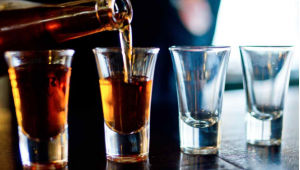 Autoridades clausuran establecimientos por venta de bebidas adulteradas en SFM