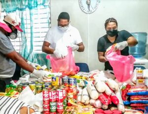 Carlos Trinidad prepara operativo para llevar raciones alimenticias a familias de escasos recursos en SDO