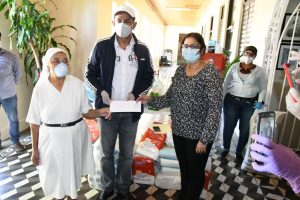 Senador César Valentín dona alimentos y materiales de protección en hospicios de Santiago