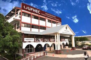 Estudiantes UFHEC denuncian cobran mensualidades completas cuando no reciben todas las materias