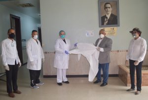 COOPFENATRASAL entrega trajes de bioseguridad al Hospital Presidente Estrella Ureña de Santiago