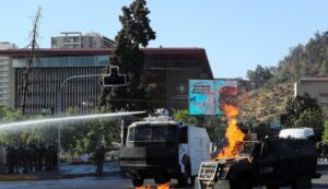 Carabineros de Chile vuelven realizar una protesta en Santiago y detienen a 20 manifestantes