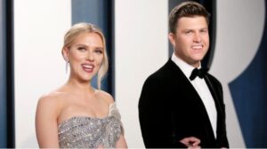 Scarlett Johansson se casó con el cómico Colin Jost en una 