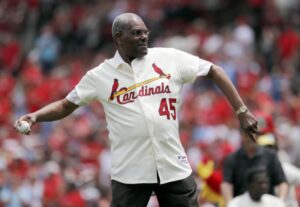 Major league hall of famer former St. Louis Cardinals pitcher Bob Gibson throws out a first pitch before the start of a baseball game between the St. Louis Cardinals and the Philadelphia Phillies Saturday, May 19, 2018, in St. Louis. (AP Photo/Jeff Roberson)